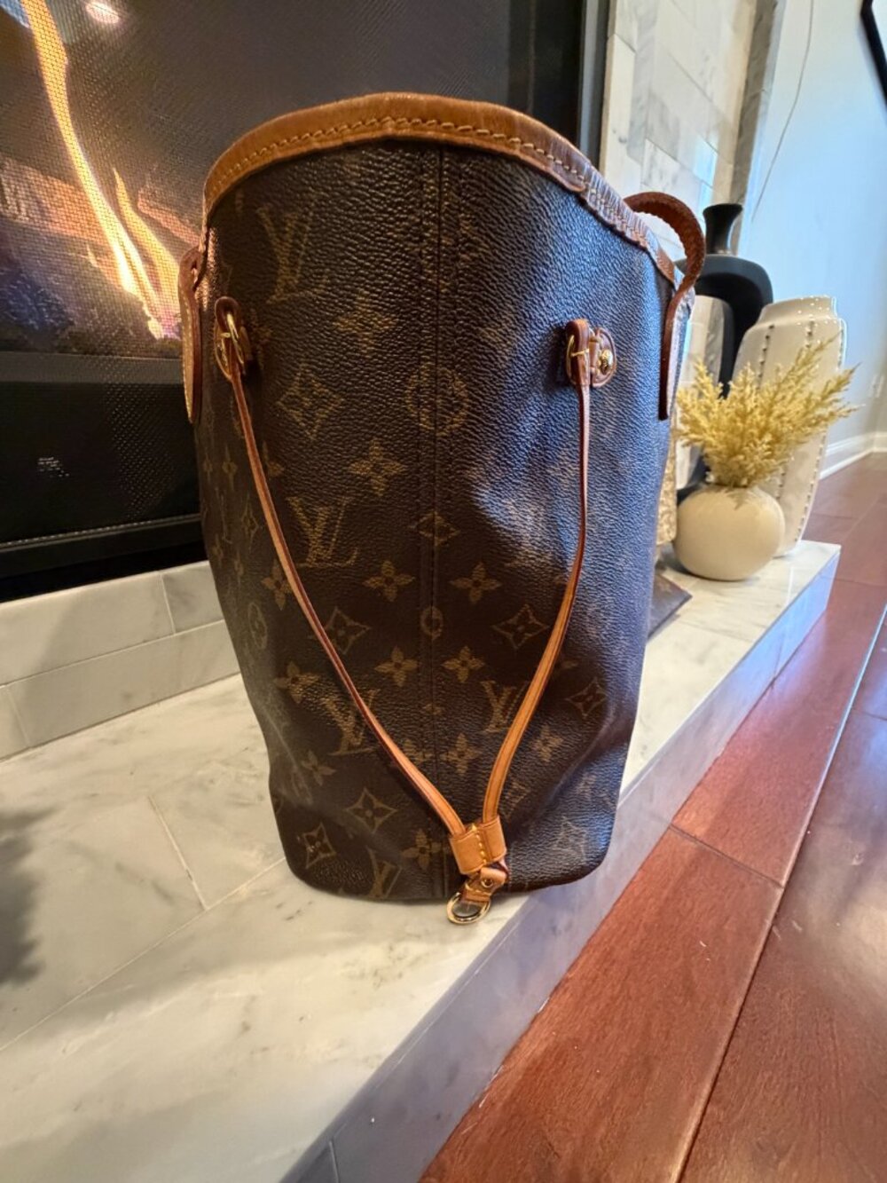 Louis Vuitton Neverfull MM Monogram w/ Cherry Interior | Includes Pochette - Picture 4 of 16